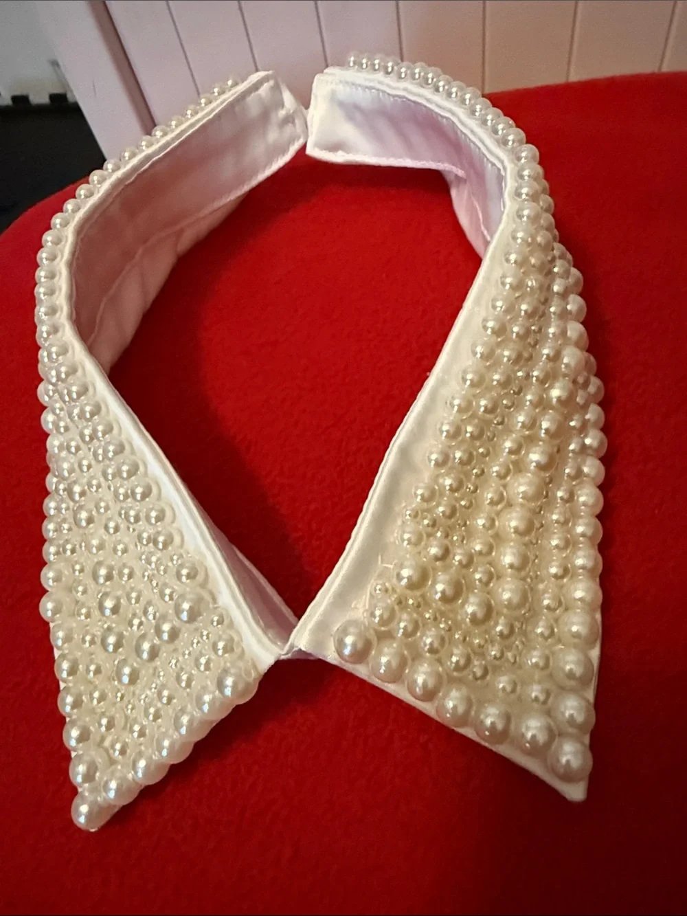 Pearl-Embellished Detachable Pear Embellished Collar - White